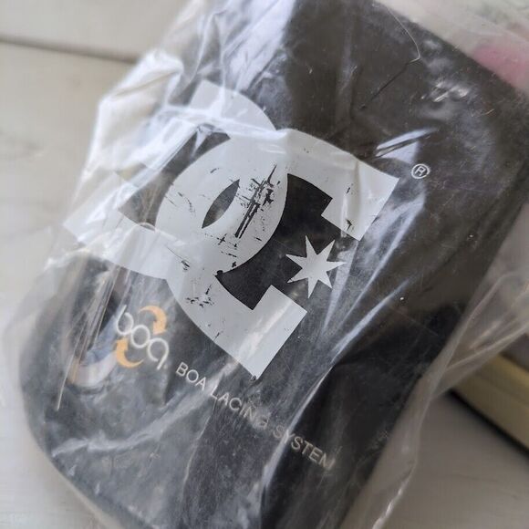 DC Shoe Co USA Girls 8L Snowboarding Boots Pink Tightening BOA Lacing System - Picture 2 of 9